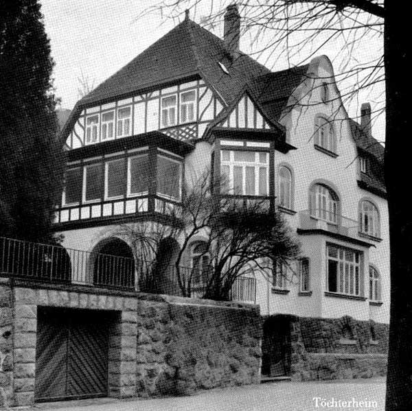 Das ehemalige Töchterheim. Später Arztpraxis und Wohngebäude von  Dr. Beyerbach und Familie.